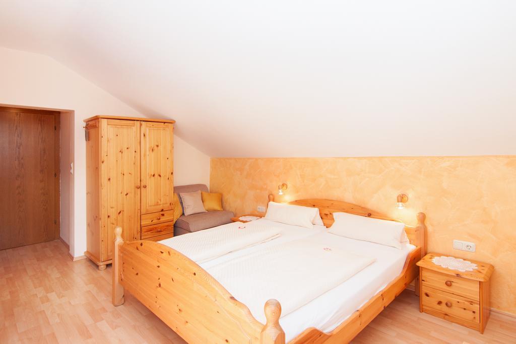 Restaurant - Cafe - Pension Hassler Berg im Drautal Pokoj fotografie