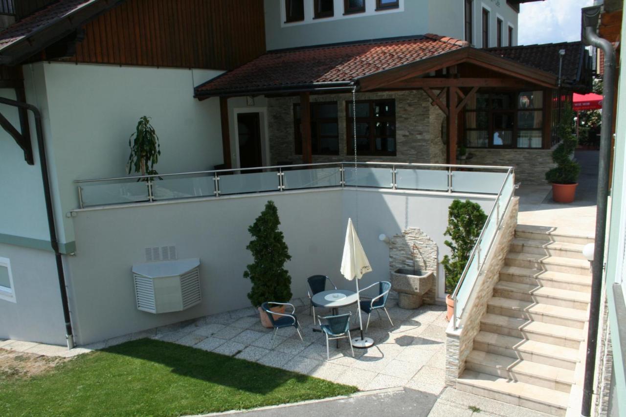 Restaurant - Cafe - Pension Hassler Berg im Drautal Exteriér fotografie